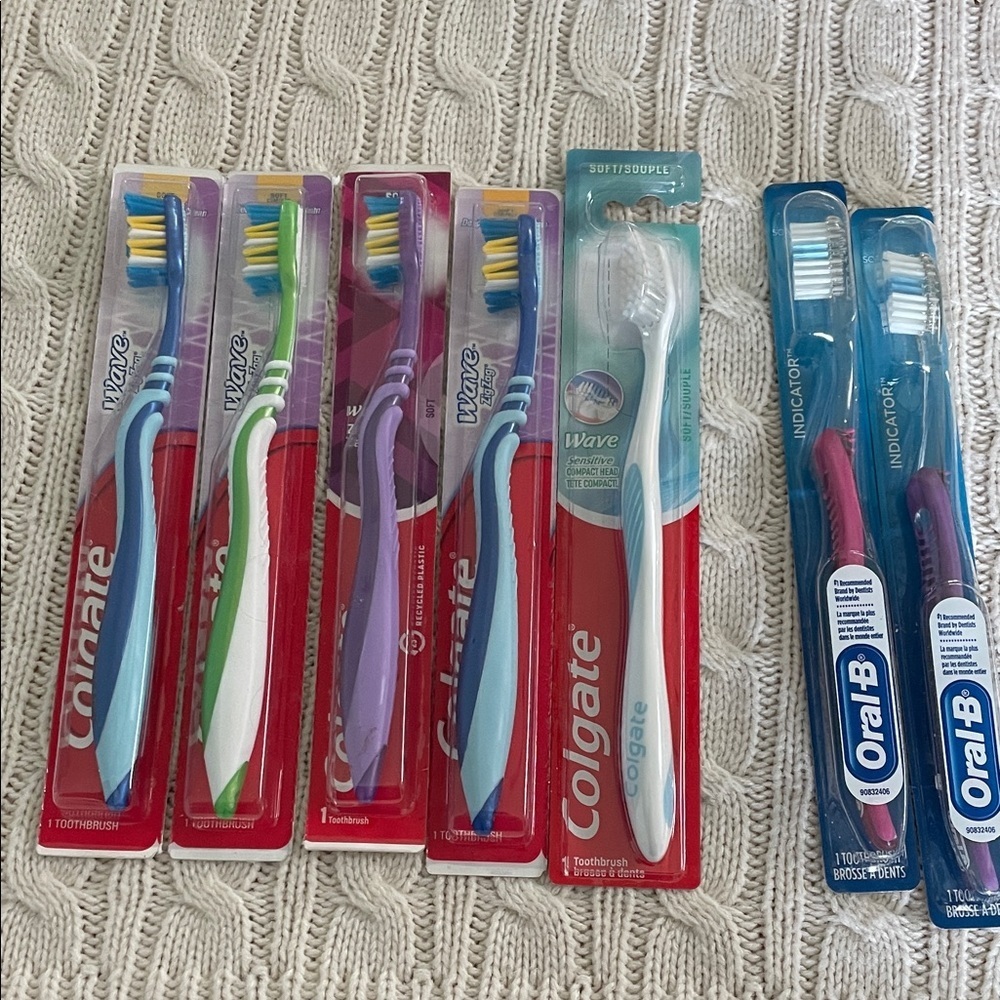 New unused 5 Colgate Wave & 2 Oral B Indicators All soft bristles 7 total in lot